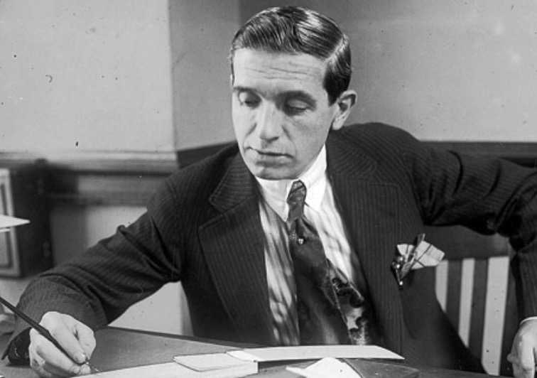 Qui était Charles Ponzi, l'inventeur des pyramides de Ponzi